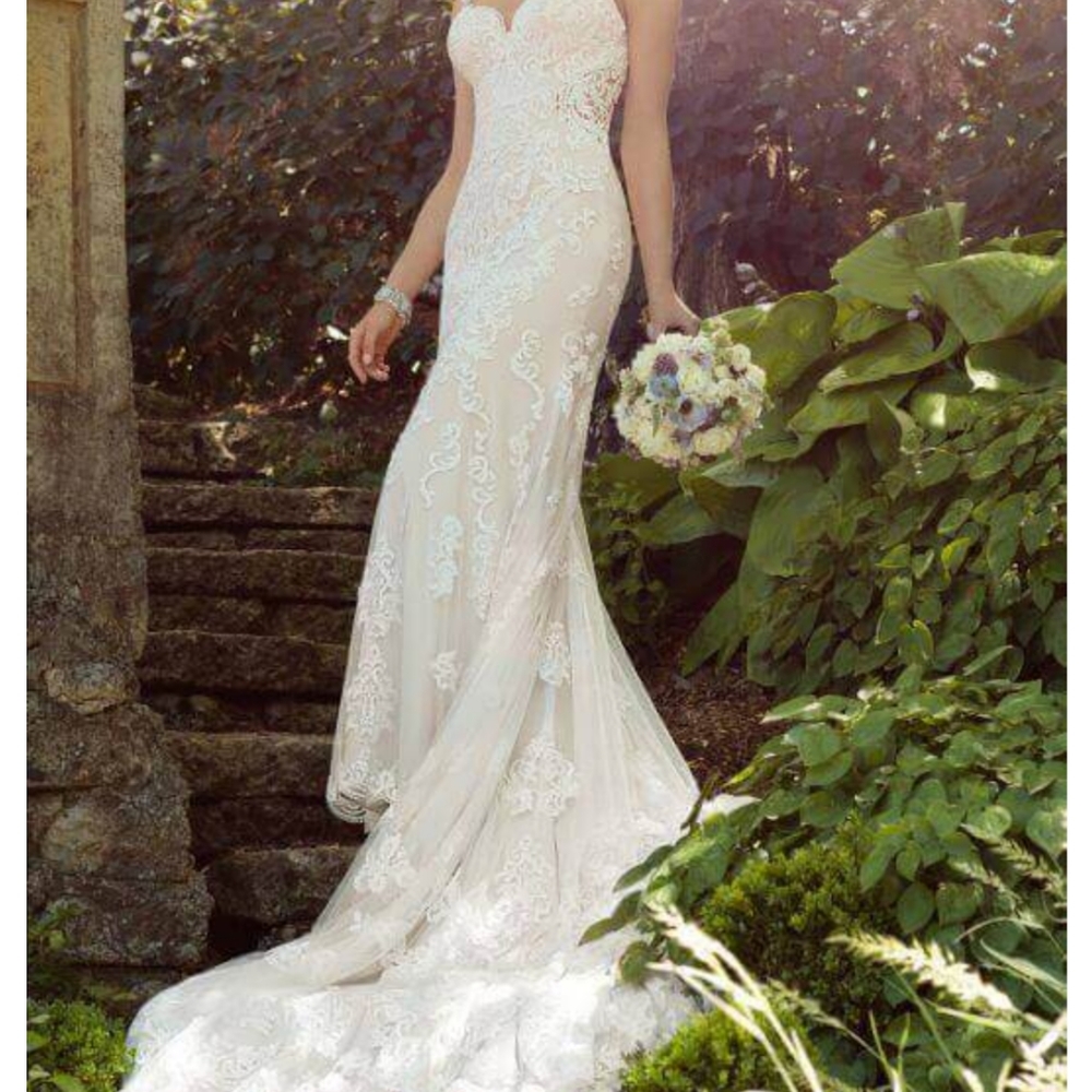 Brand new never worn wedding dress